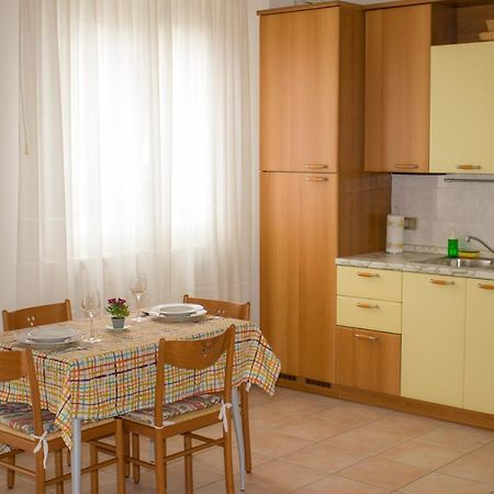 טיראנו Appartamento Incantevole Con Parcheggio Gratuito מראה חיצוני תמונה