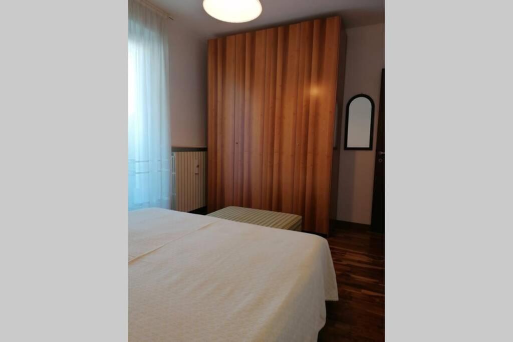 טיראנו Appartamento Incantevole Con Parcheggio Gratuito מראה חיצוני תמונה