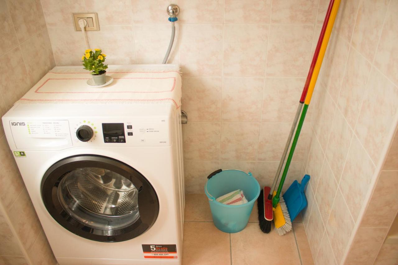 טיראנו Appartamento Incantevole Con Parcheggio Gratuito מראה חיצוני תמונה