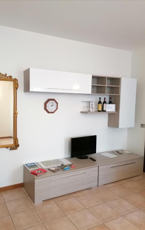 טיראנו Appartamento Incantevole Con Parcheggio Gratuito מראה חיצוני תמונה