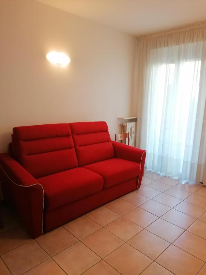 טיראנו Appartamento Incantevole Con Parcheggio Gratuito מראה חיצוני תמונה